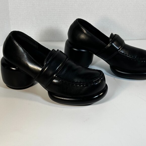 WOMEN'S SIZE 9 SLIP ON SHOES - Picture 3 of 16